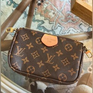 Clutch - missing strap